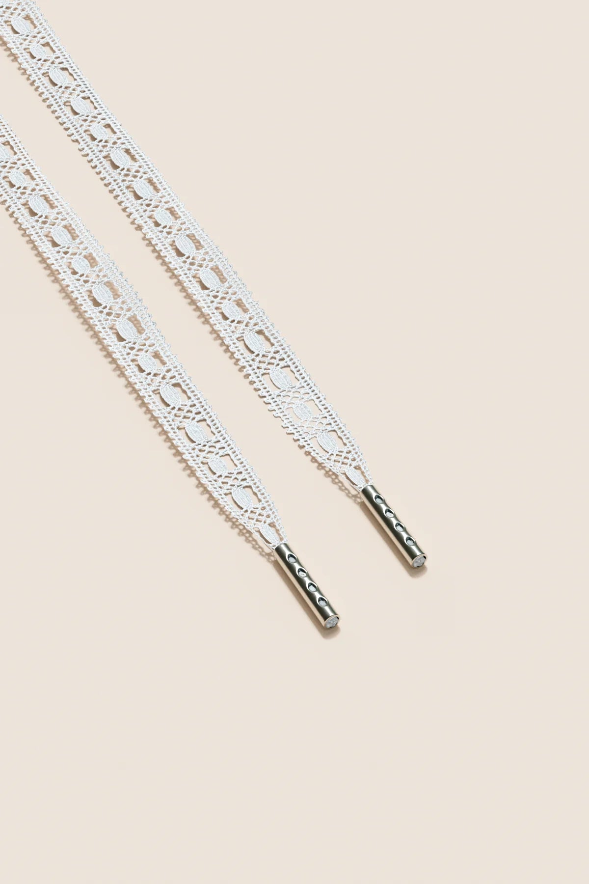 Senkels White Crochet Shoelaces with Nickel Aglets