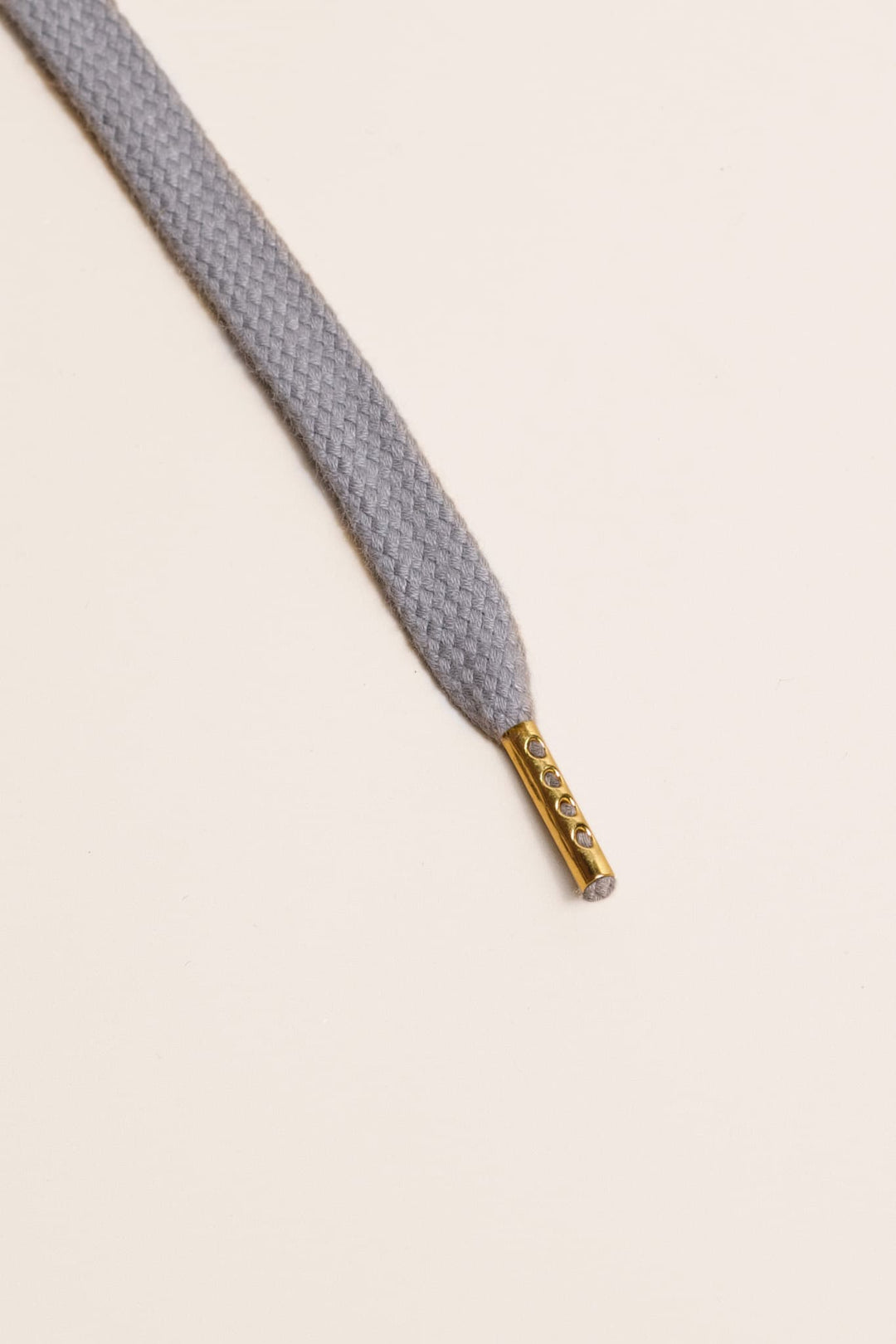 aluminium grey sneaker laces from Senkels. Organic cotton shoelaces for converse, vans and more sneaker brands