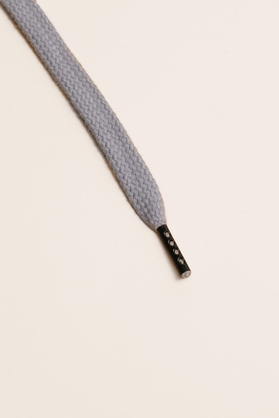 aluminium grey sneaker laces from Senkels. Organic cotton shoelaces for converse, vans and more sneaker brands