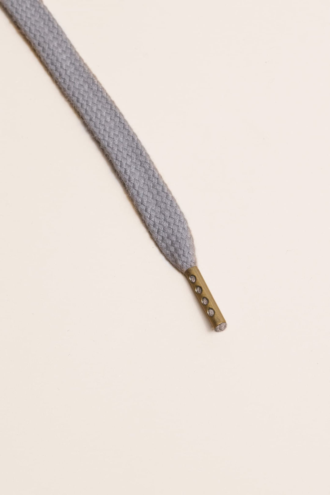 aluminium grey sneaker laces from Senkels. Organic cotton shoelaces for converse, vans and more sneaker brands
