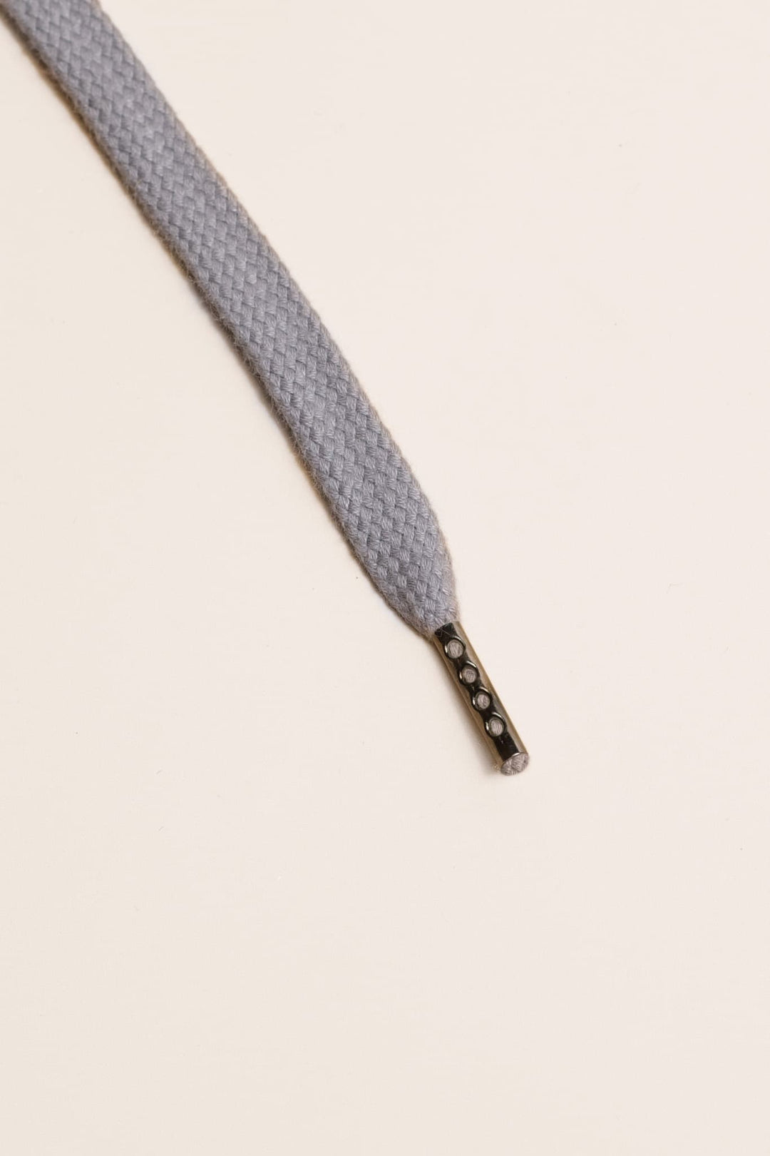 aluminium grey sneaker laces from Senkels. Organic cotton shoelaces for converse, vans and more sneaker brands